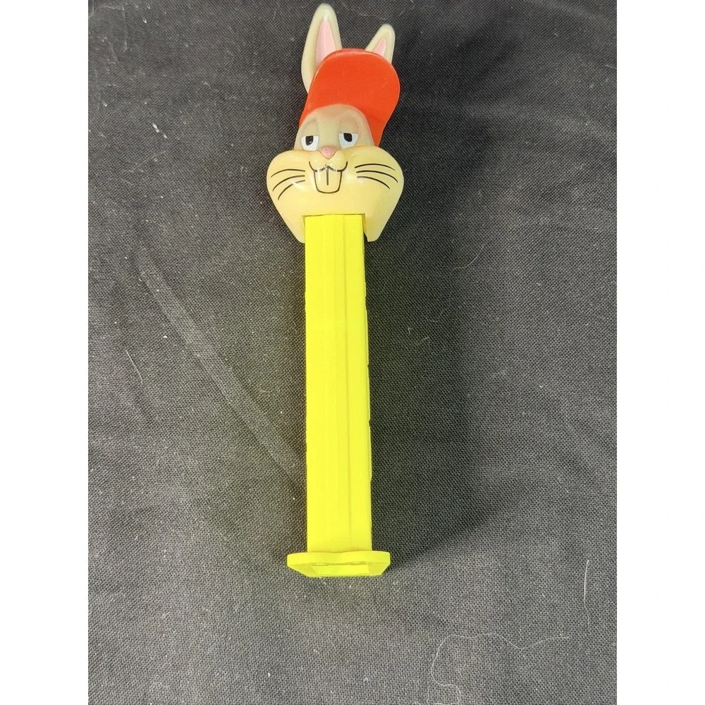 Vintage PEZ Looney Tunes Bugs Bunny Dispenser Yellow Stem Feet